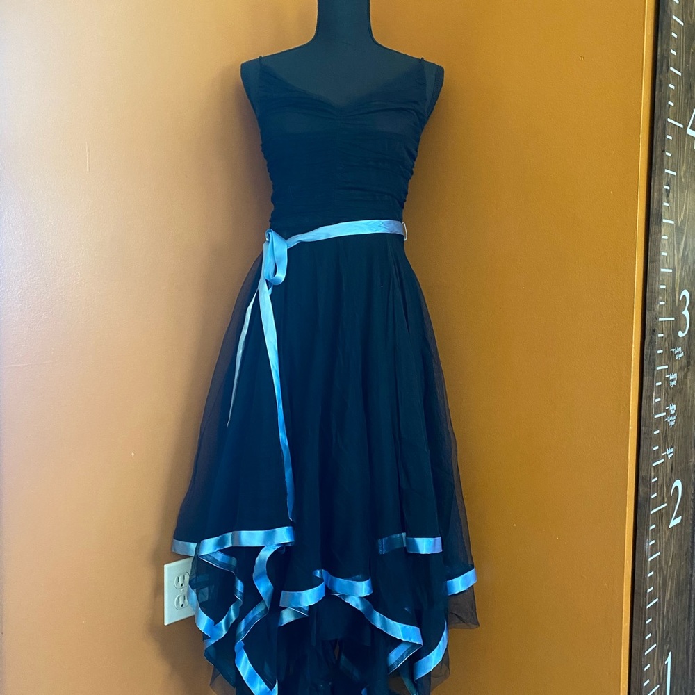 Dress - no returns - Picture 2 of 5